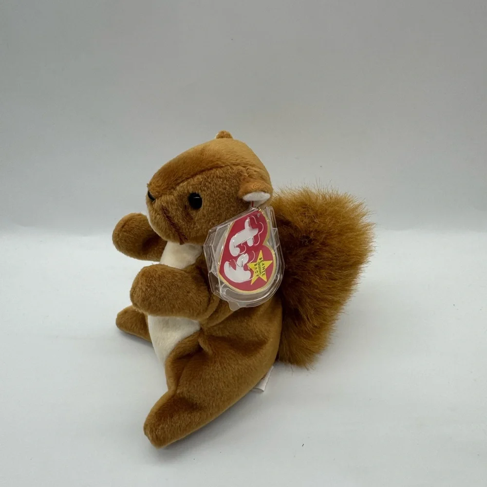Ty Beanie Baby, Nuts the Squirrel 1996 (Rare Collectable) - Picture 2 of 4